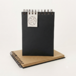 Sketchbook 13,3 x 19,5 cm Capa Preta com folhas Kraft