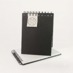 Sketchbook 13,3 x 19,5 cm Capa Preta com folhas Sulfite